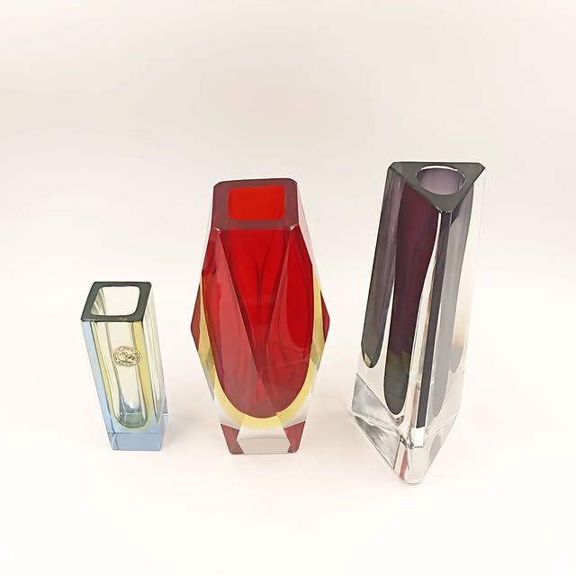 Trois vases Sommerso à facettes en verre de Murano