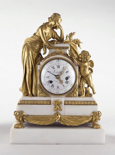Pendule de cheminée en bronze doré