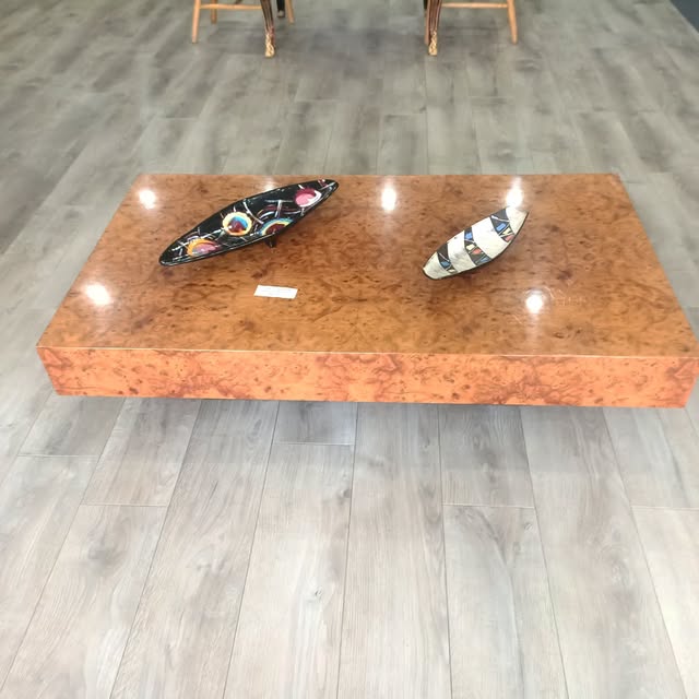 Table basse en loupe d’orme de Jean-Claude Mahey